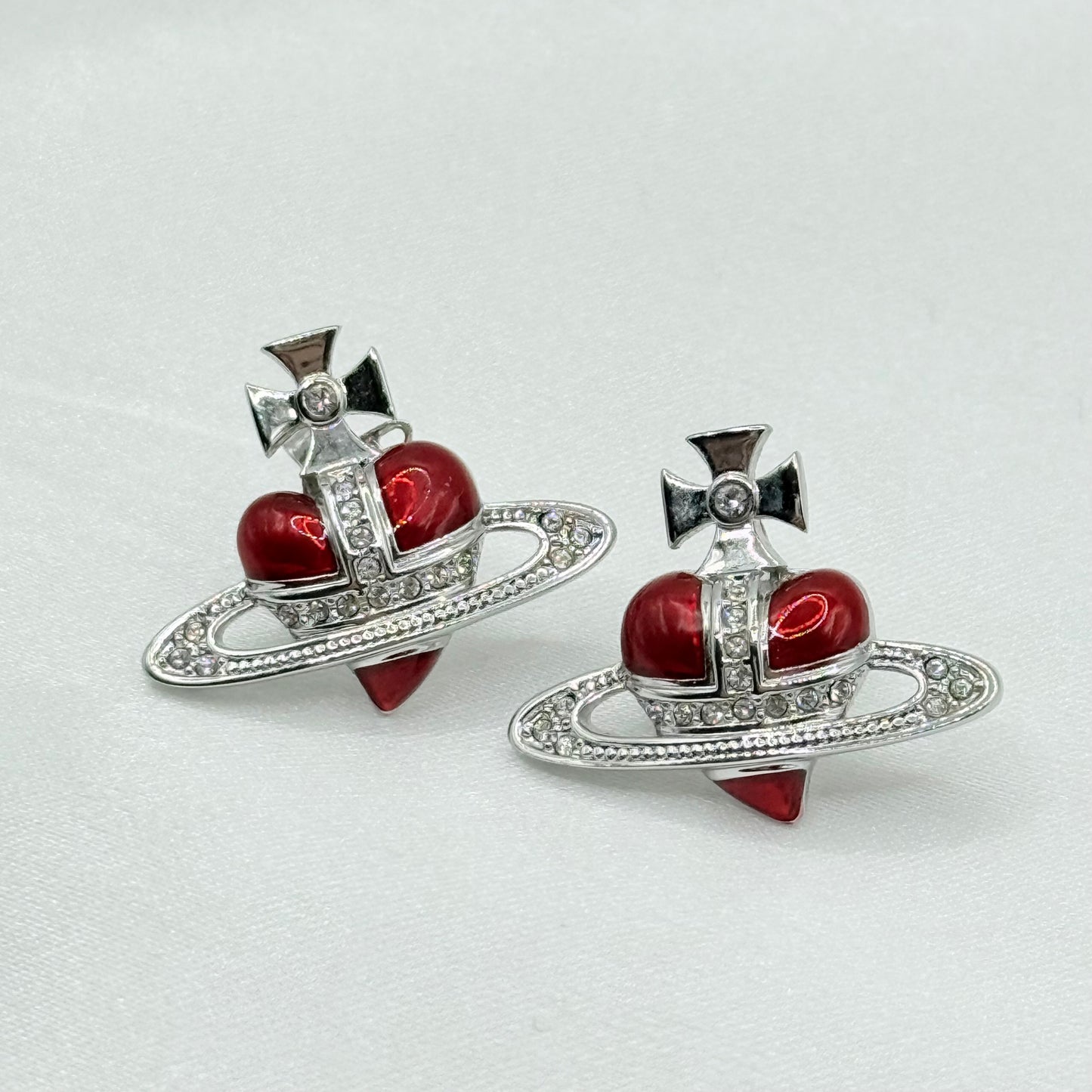 DIAMANTE HEART ピアス
Vivienne Westwood
109