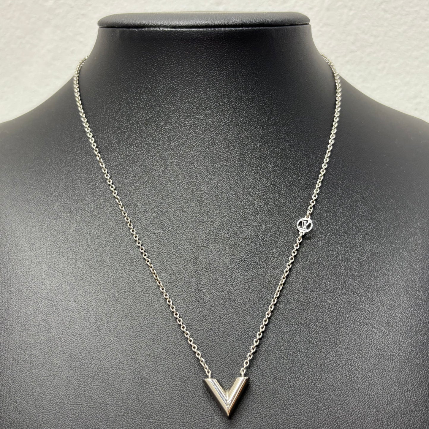 LOUIS VUITTON ネックレス