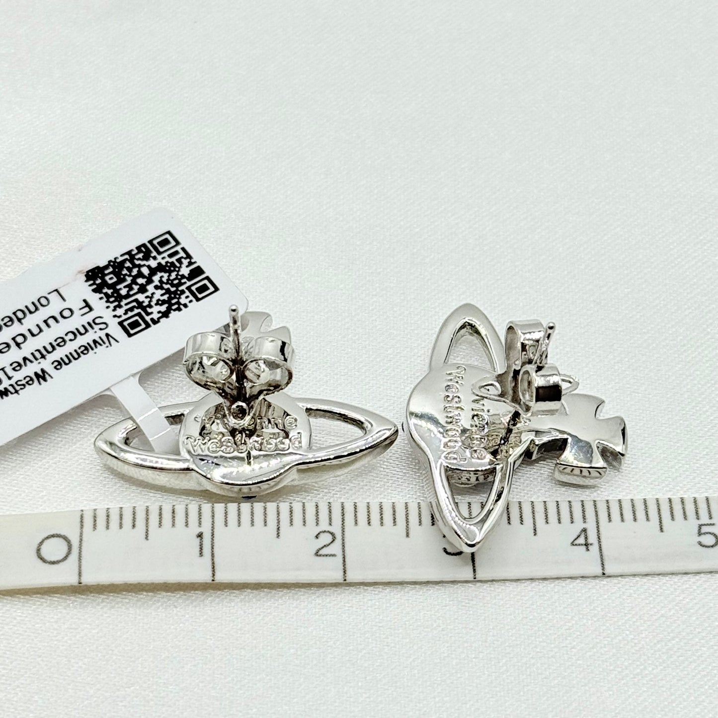 MAYFAIR BAS RELIEF Vivienne Westwood ピアス 111