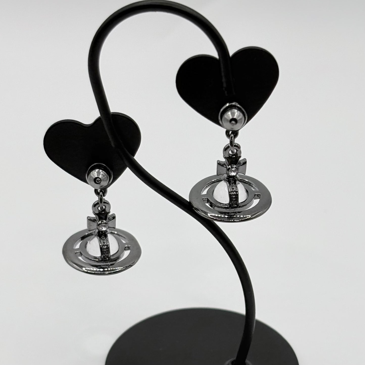 Vivienne Westwood ブラックピアス