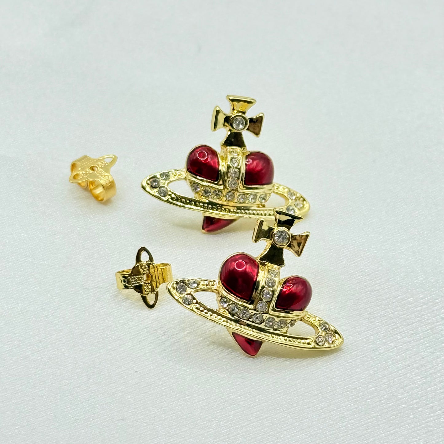DIAMANTE HEART ピアス
Vivienne Westwood
109