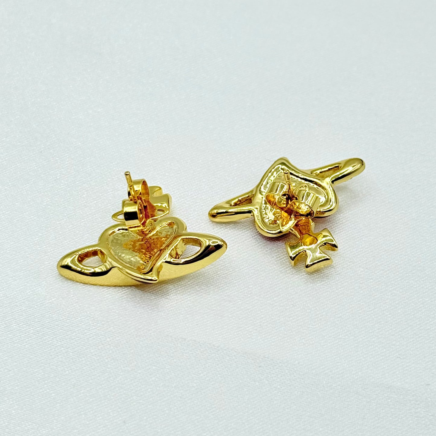 DIAMANTE HEART ピアス
Vivienne Westwood
109