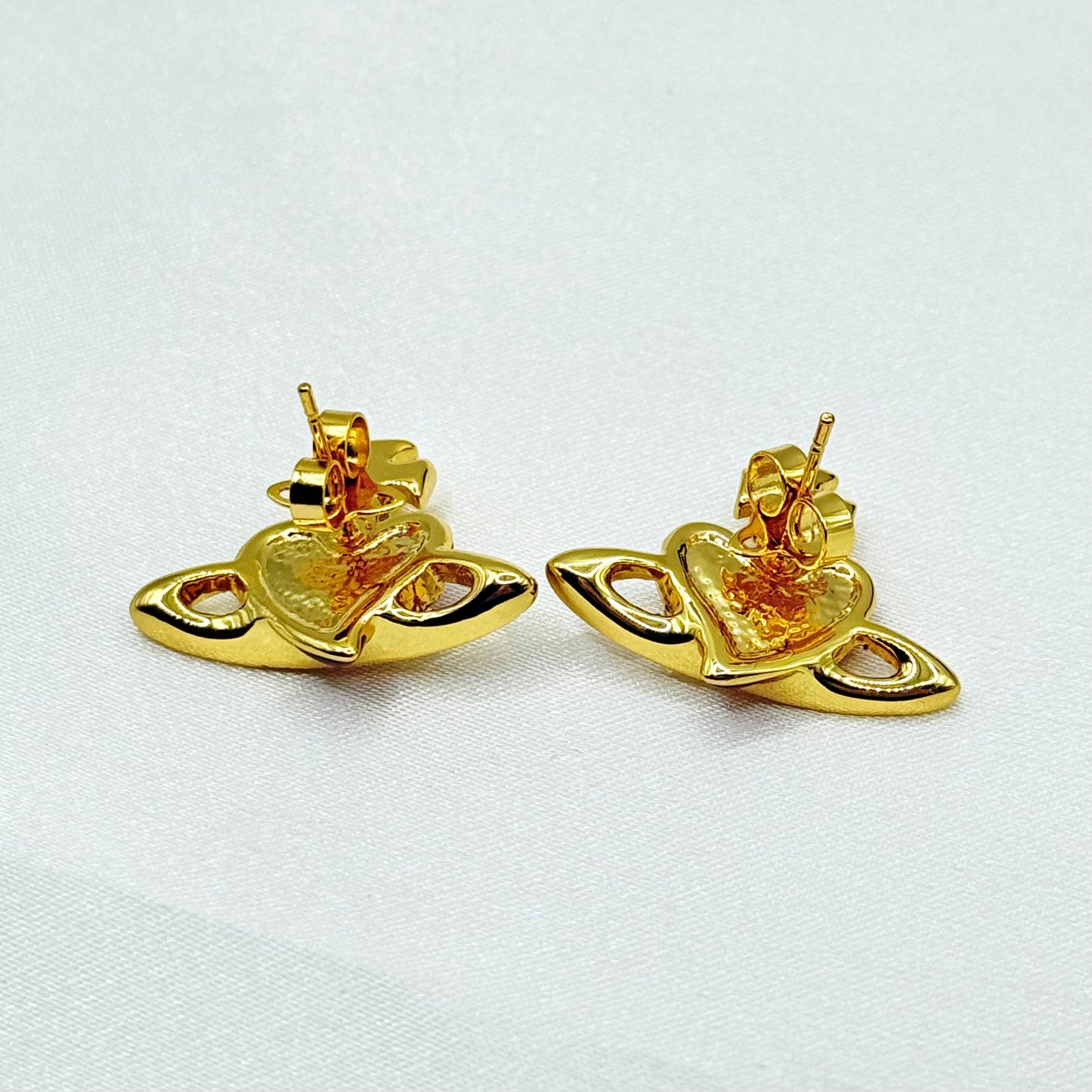 DIAMANTE HEART ピアス
Vivienne Westwood
109