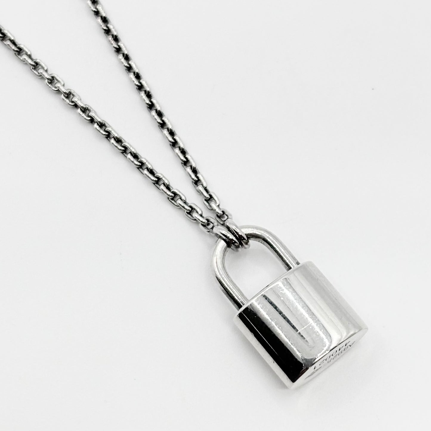 LOUIS VUITTON ネックレス