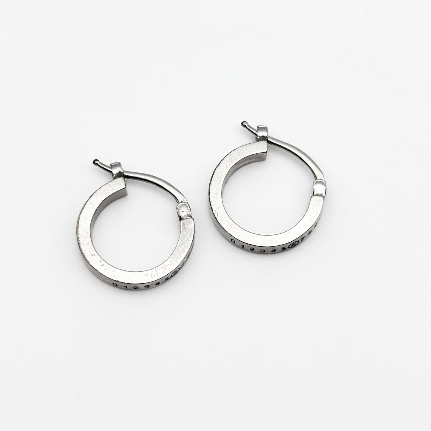 MM6 ピアス