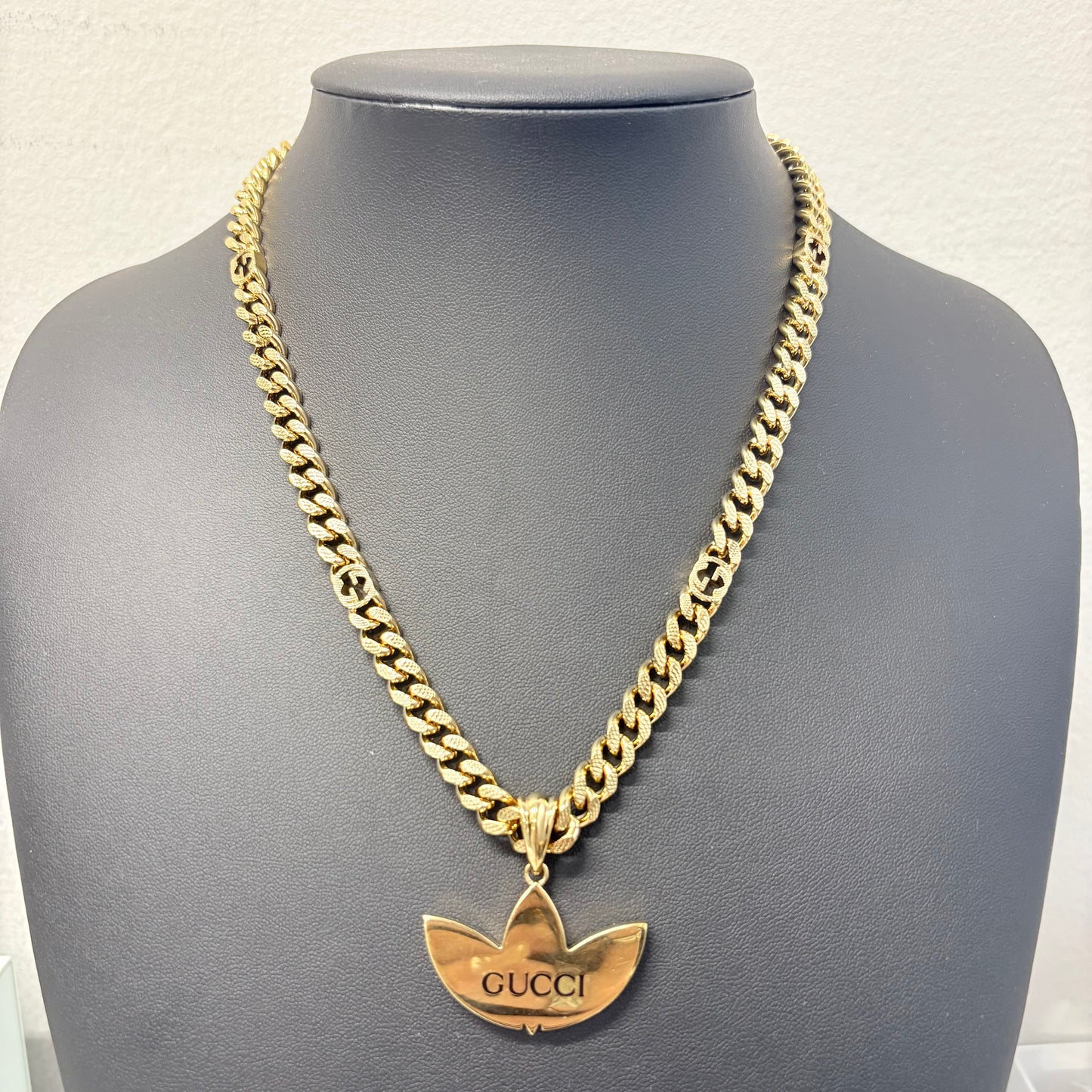 GUCCI adidas ネックレス