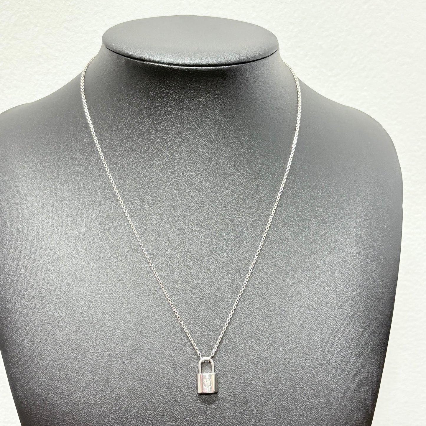 LOUIS VUITTON ネックレス