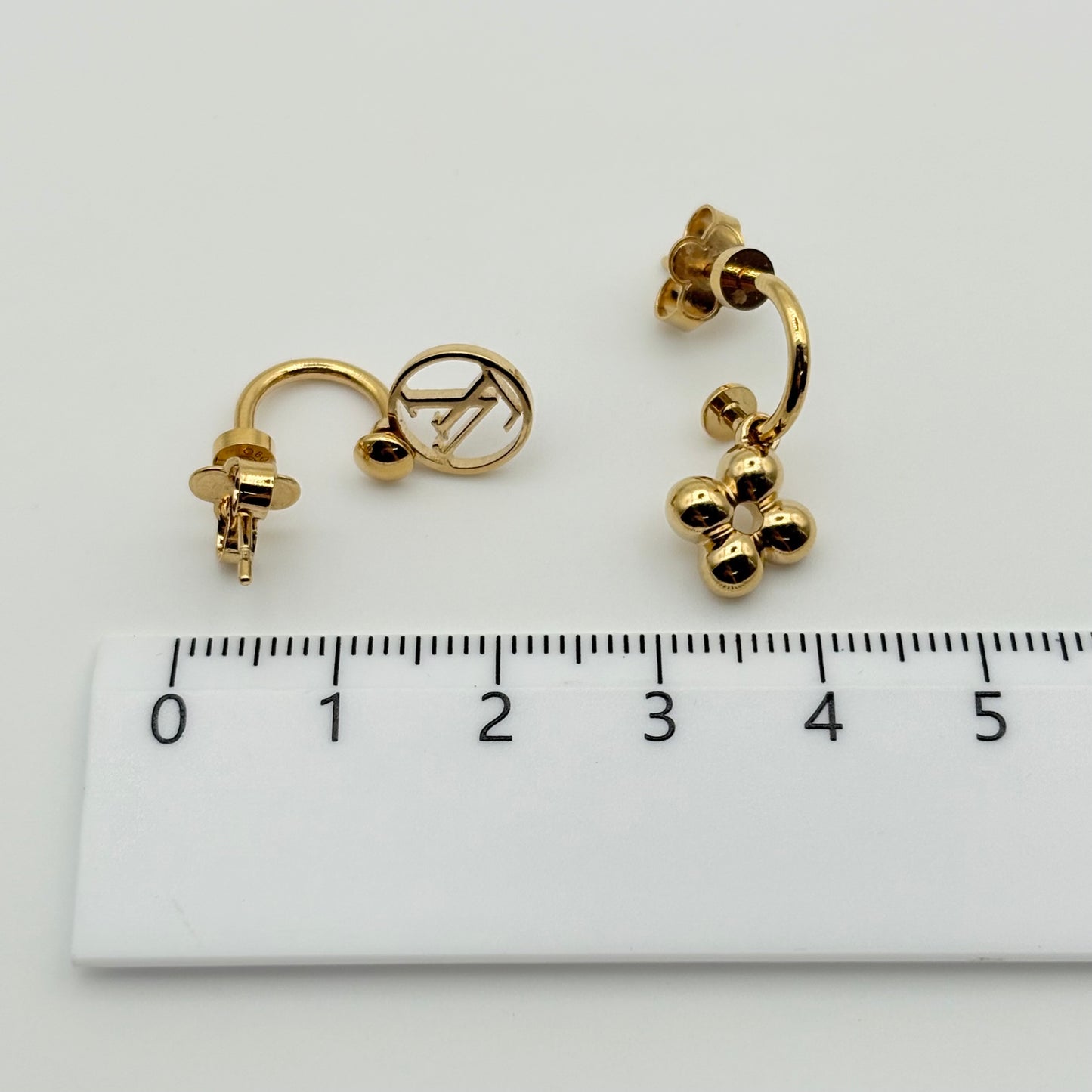 LOUIS VUITTON ピアス