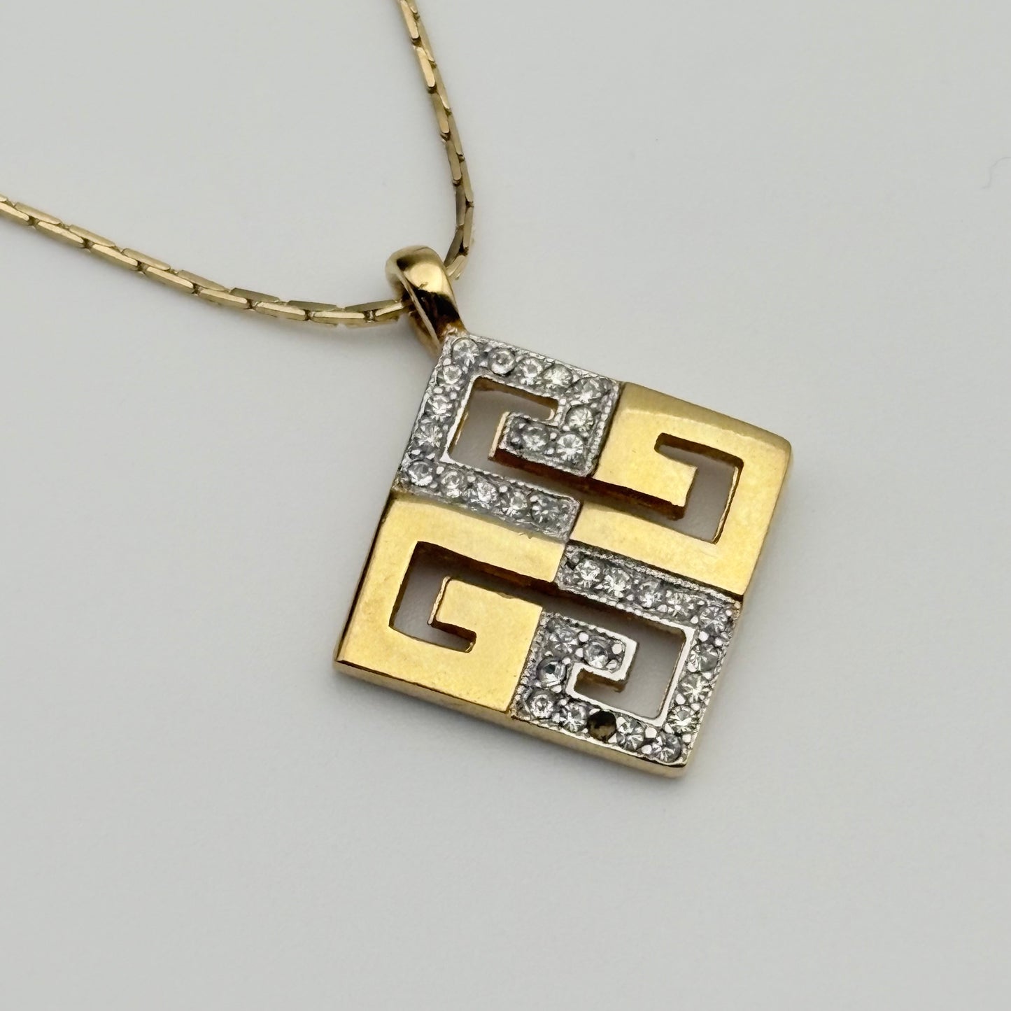 GIVENCHY ネックレス