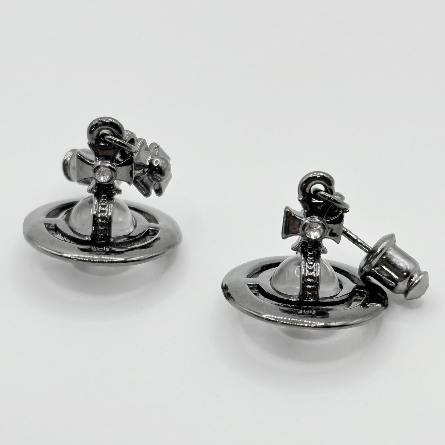 Vivienne Westwood ブラックピアス