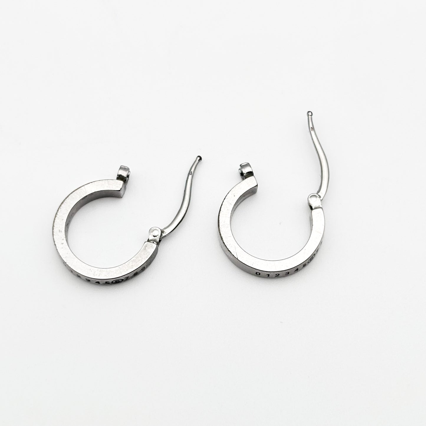 MM6 ピアス