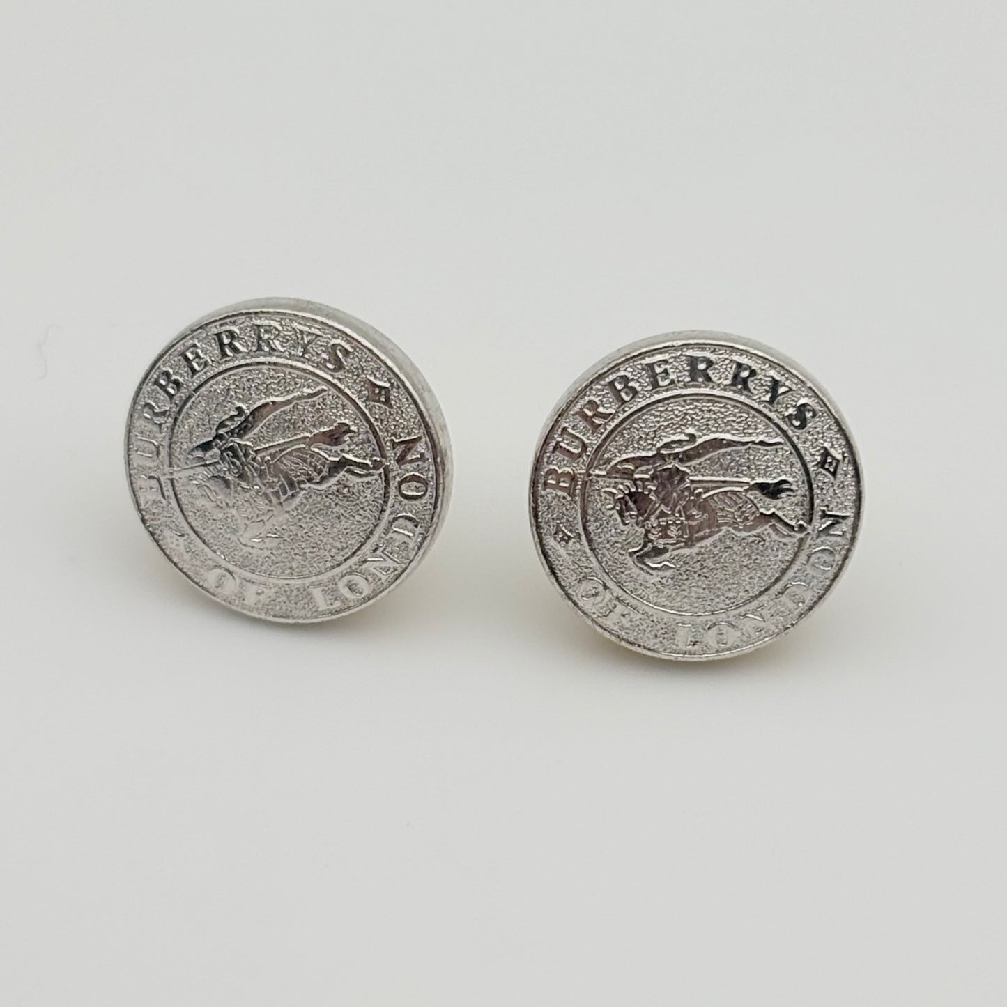 Burberry ピアス