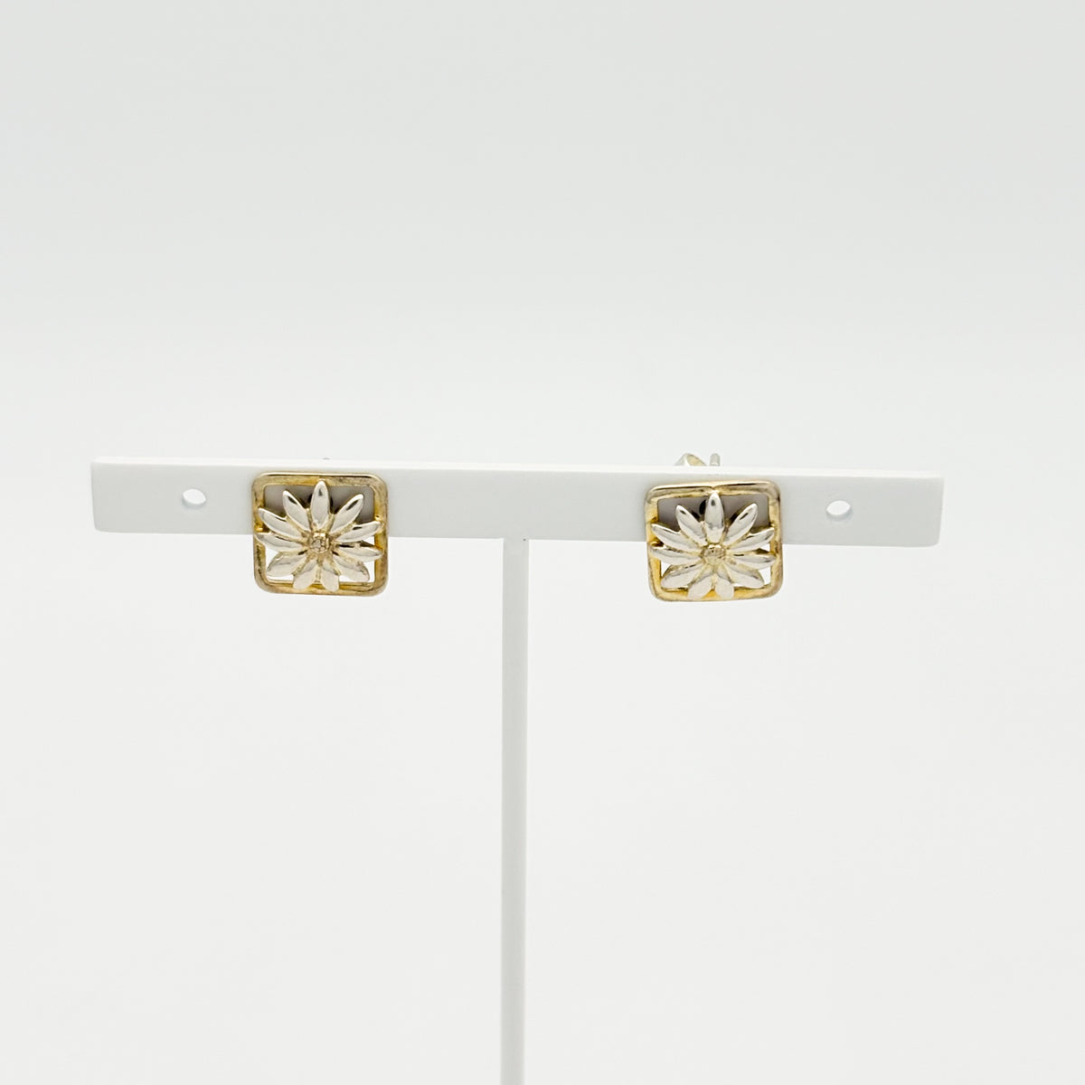 Tiffany&Co. デイジースクエアピアス