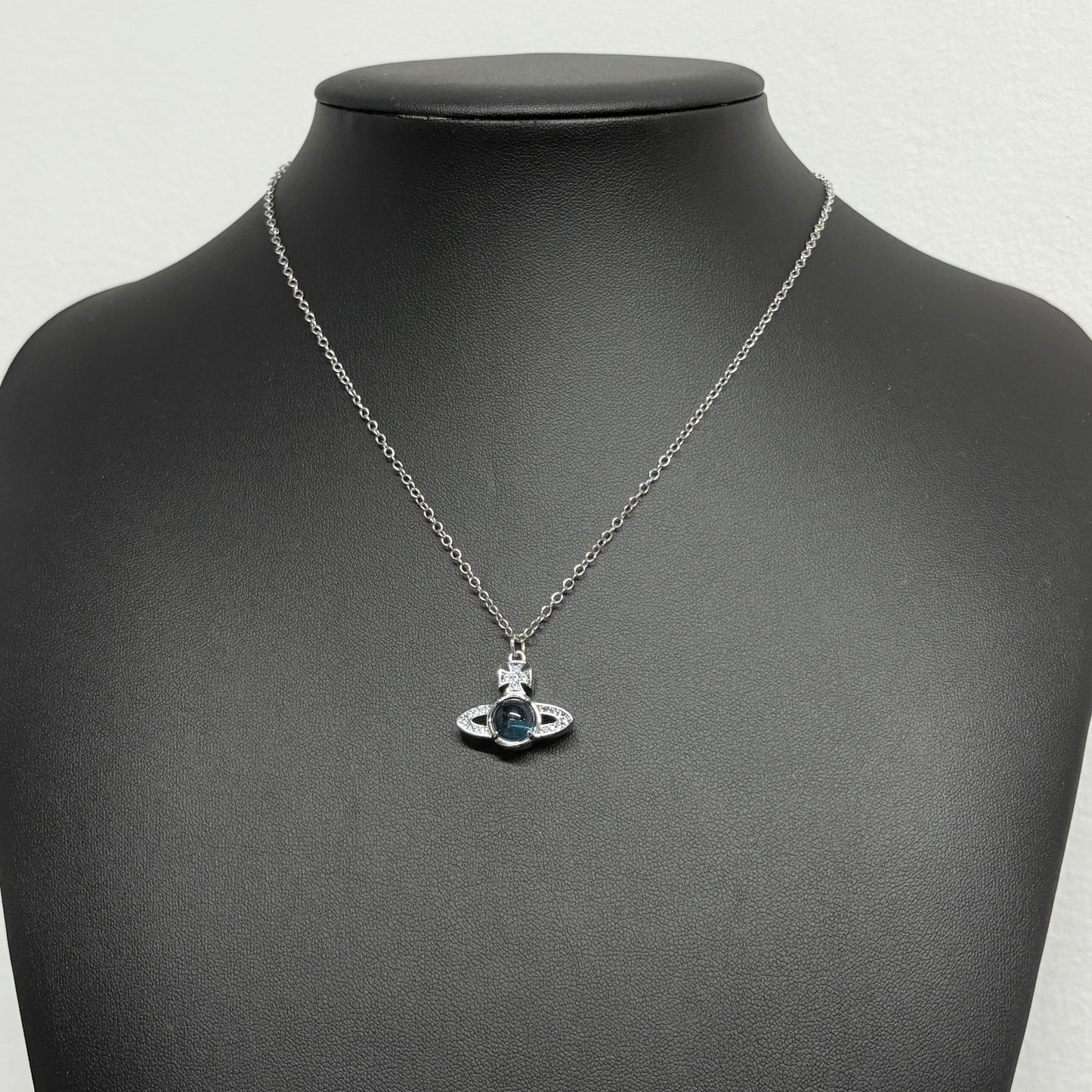 Vivienne Weswood ネックレス