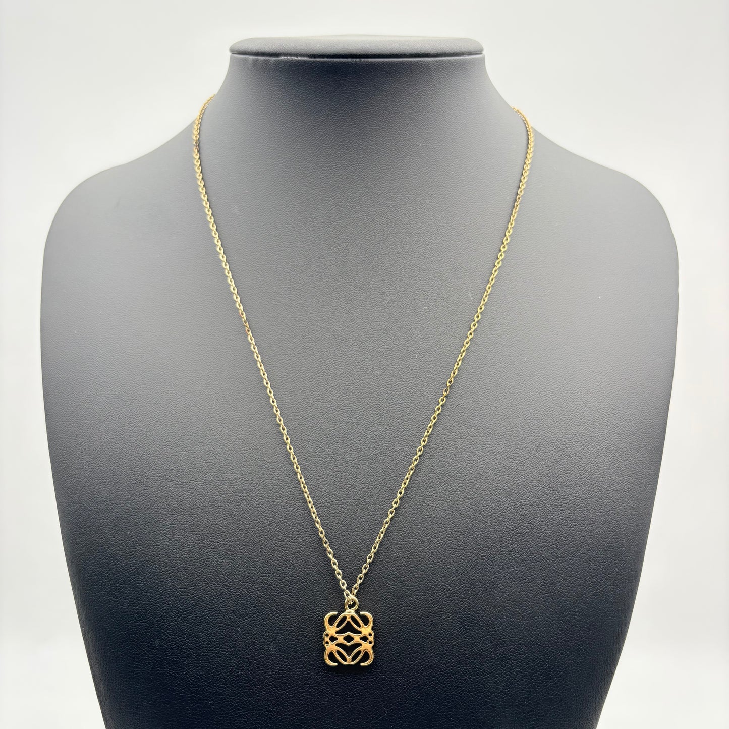 LOEWE ネックレス