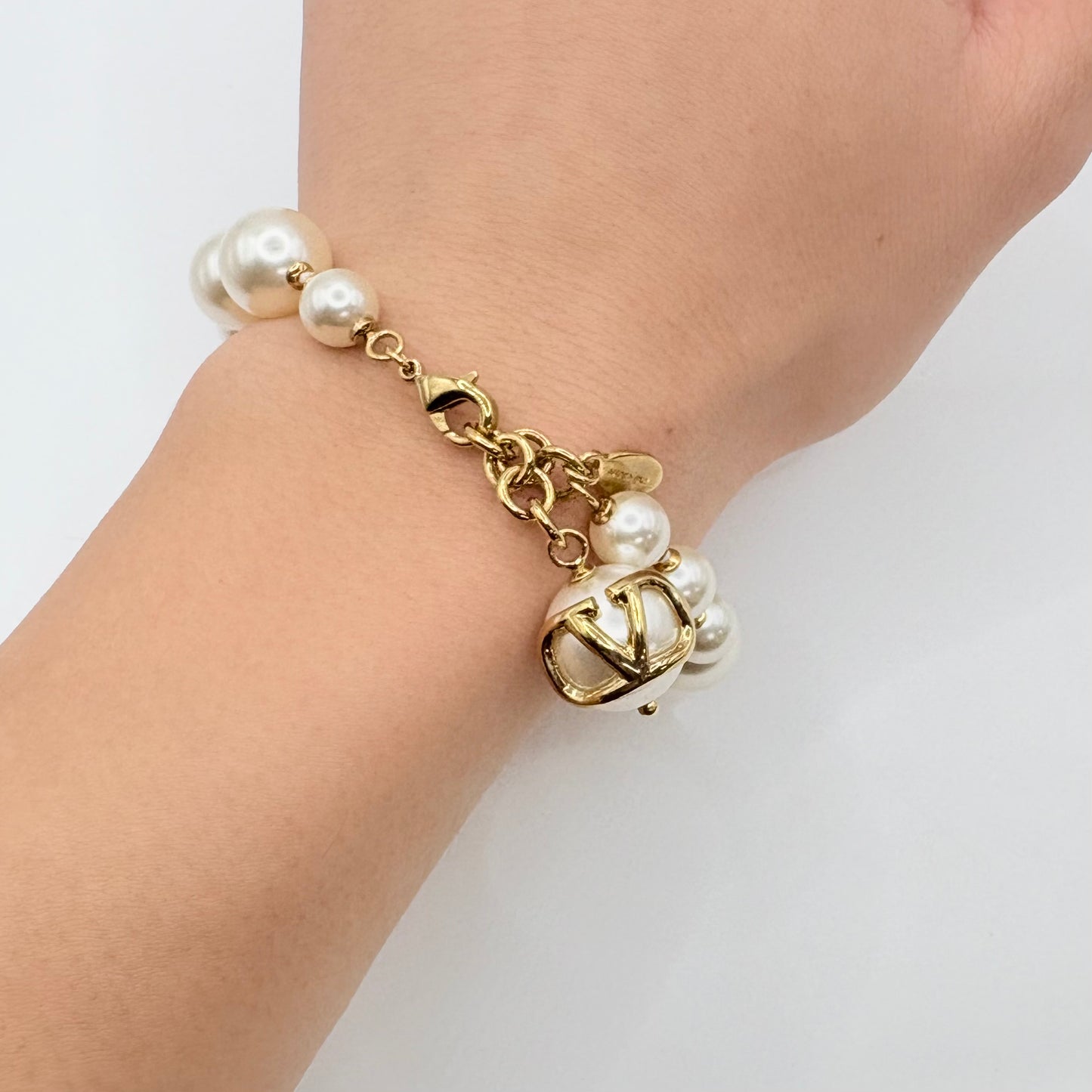 VALENTINO パールブレスレット